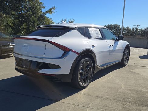 New 2025 Kia EV6 Wind image 8