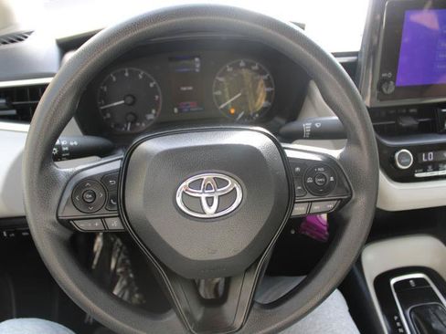 Used 2023 Toyota Corolla LE FWD image 9