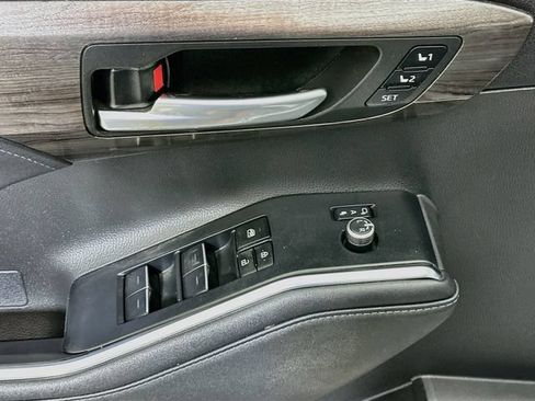Used 2023 Toyota Highlander Limited AWD/4WD image 22