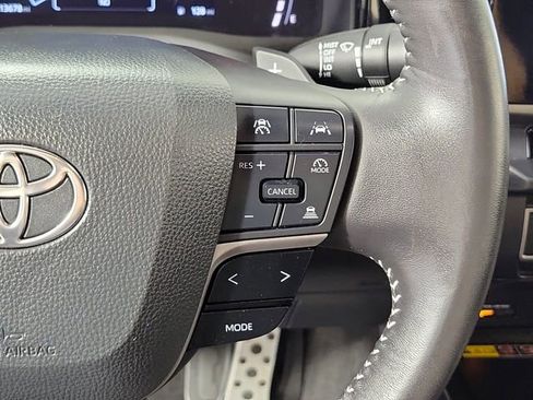 Used 2026 Toyota Camry SE FWD image 25