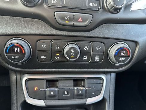 Certified 2024 GMC Terrain SLT FWD image 16