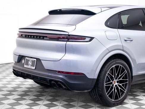 Certified 2025 Porsche Cayenne Coupe AWD/4WD image 38