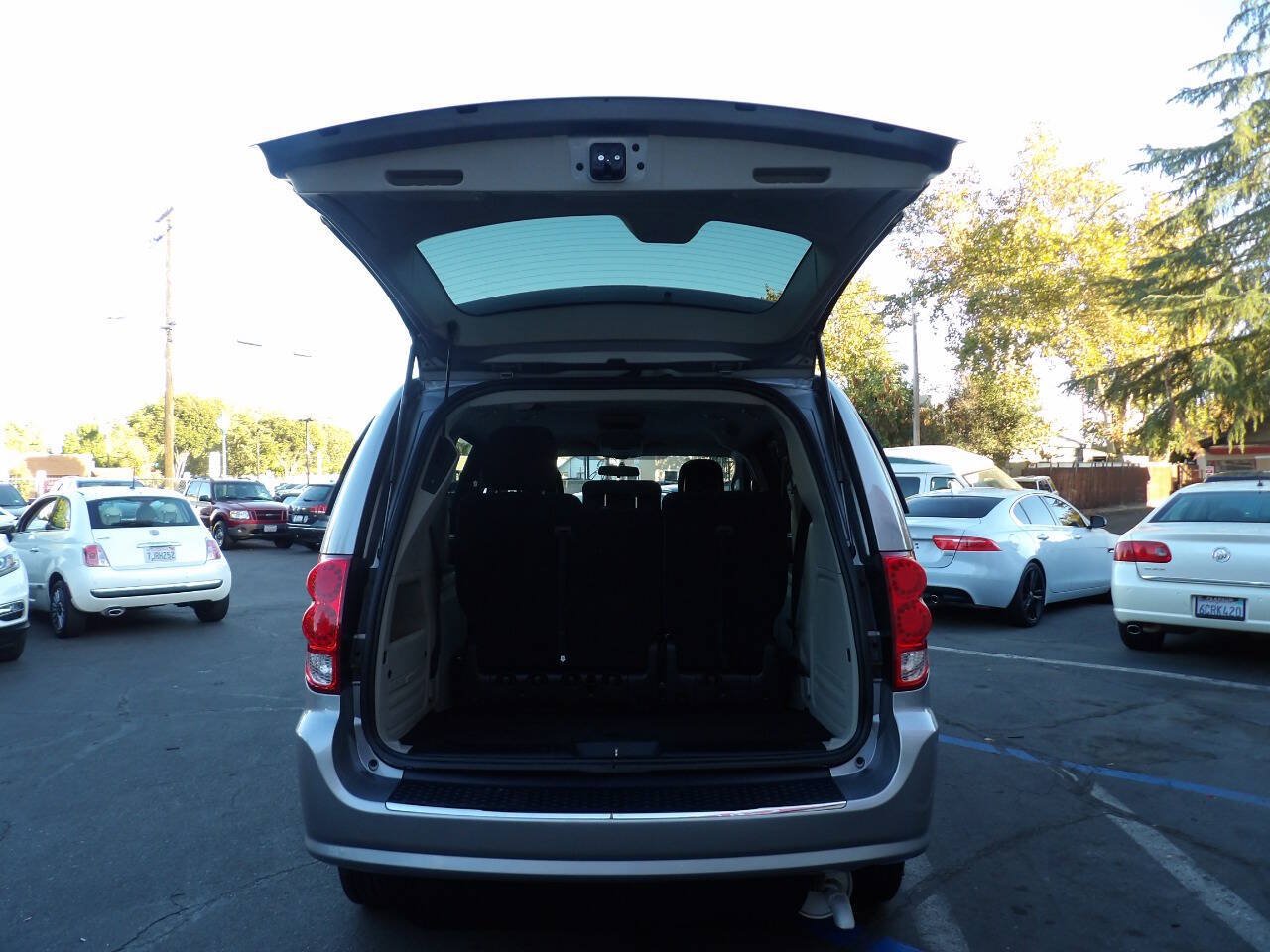 Used 2013 Dodge Grand Caravan SXT FWD image 11