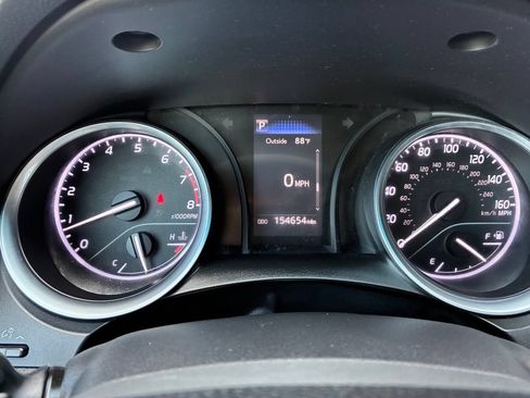 Used 2018 Toyota Camry SE FWD image 28