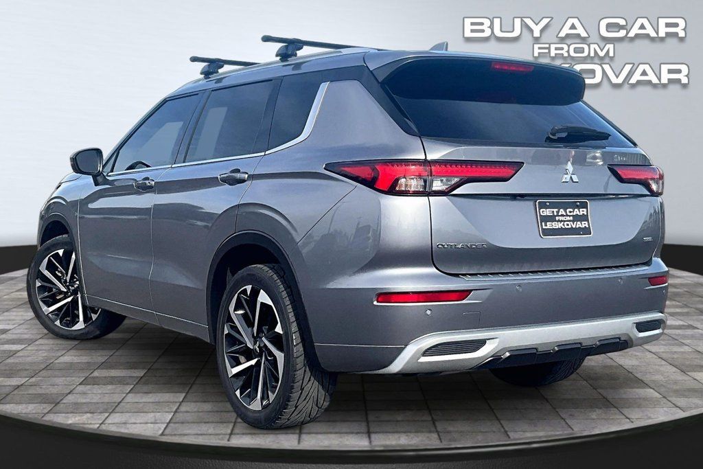 Used 2022 Mitsubishi Outlander SEL AWD/4WD image 2