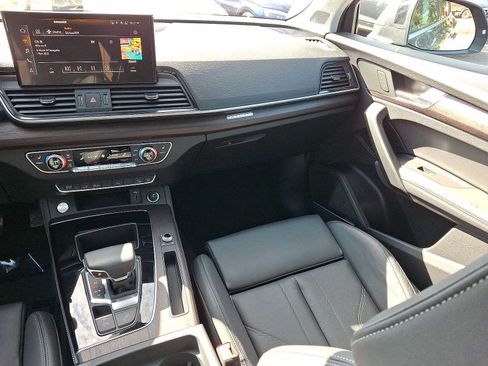Used 2024 Audi Q5 e Premium Plus w/ Premium Plus Package AWD/4WD image 11