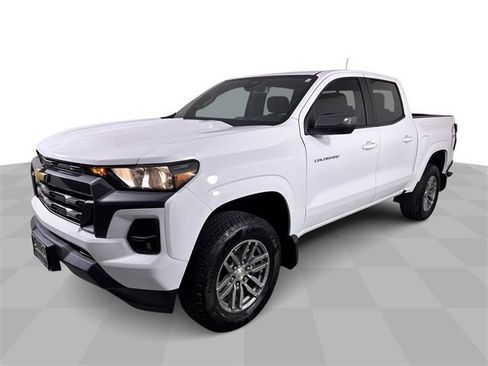 Used 2024 Chevrolet Colorado LT w/ LT Convenience Package II image 4