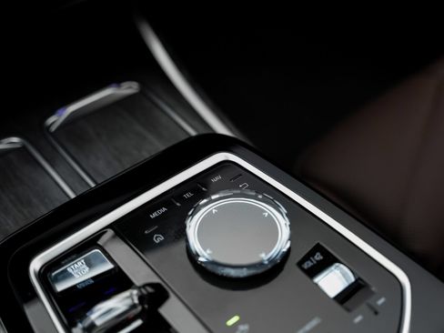 Used 2023 BMW 740i RWD image 51