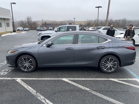Used 2024 Lexus ES 250 w/ Premium Package image 4
