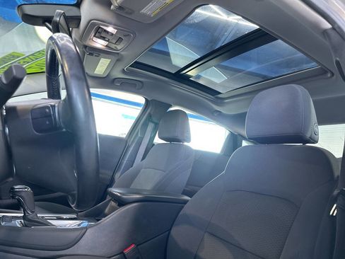 Used 2017 Chevrolet Malibu LT image 19