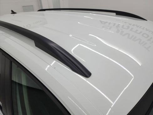 Used 2025 Volkswagen Atlas SE image 4