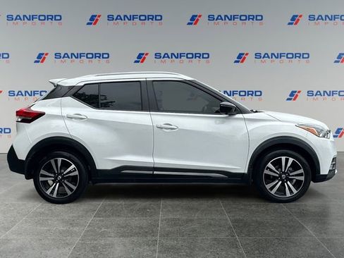 Used 2019 Nissan Kicks SR w/ SR Premium Package FWD image 6