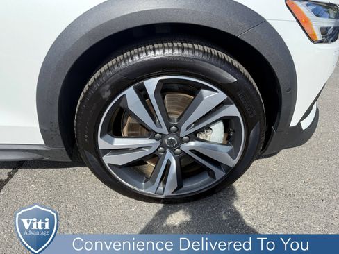 Used 2025 Volvo V60 B5 Cross Country Plus AWD/4WD image 15