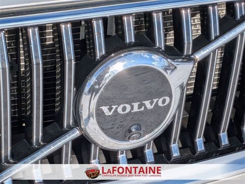 Used 2022 Volvo XC60 B5 Inscription image 9