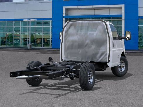 New 2025 Chevrolet Express 3500 Work Van 2D Chassis w/ Power Convenience Package image 4