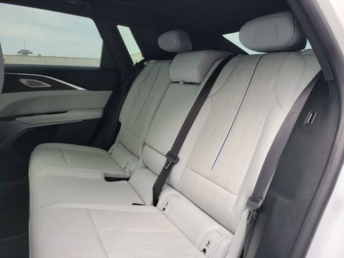 Used 2024 Cadillac Lyriq Luxury AWD/4WD image 28