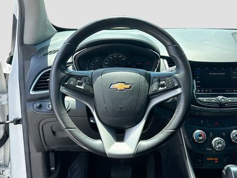 Used 2019 Chevrolet Trax LT w/ LT Convenience Package AWD/4WD image 12