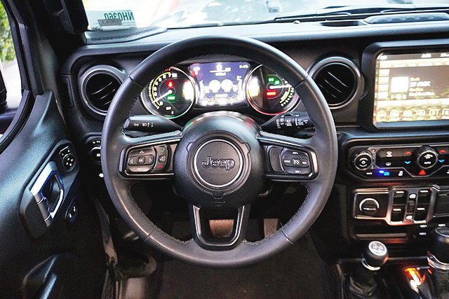 Used 2023 Jeep Wrangler Unlimited AWD/4WD image 29