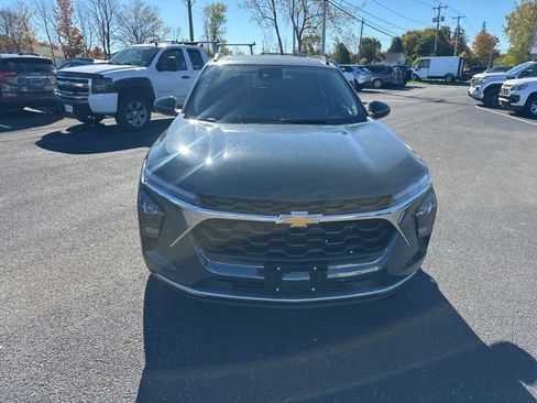 New 2026 Chevrolet Trax LT w/ Sunroof Package image 3