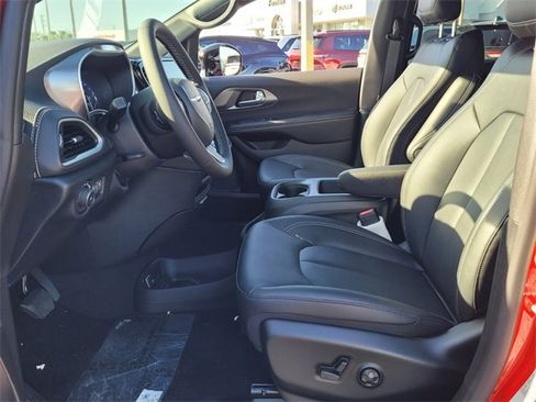 New 2026 Chrysler Pacifica Select image 10