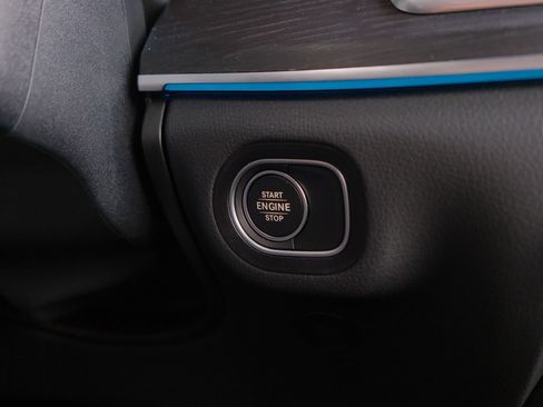 Used 2025 Mercedes-Benz GLE 450e 4MATIC image 26