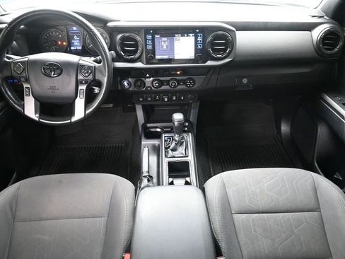 Used 2019 Toyota Tacoma TRD Off-Road w/ Technology Package AWD/4WD image 19