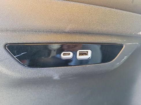 Certified 2024 Chrysler Pacifica Limited FWD image 16