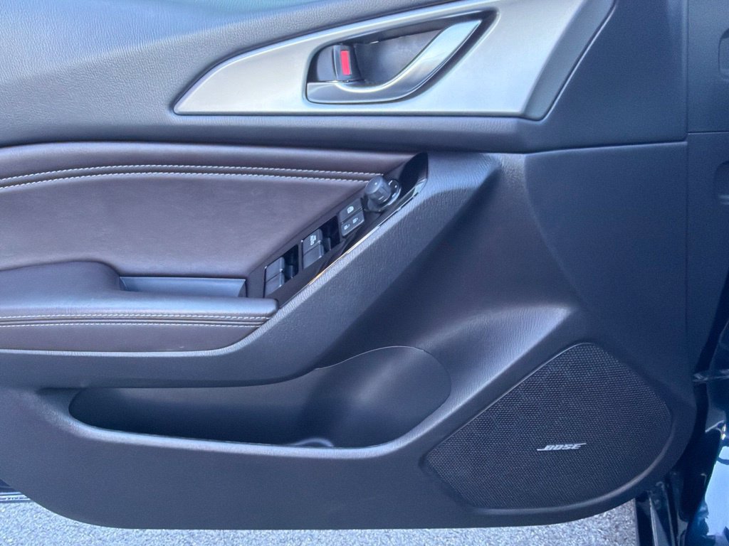 Used 2018 MAZDA MAZDA3 Touring FWD image 26