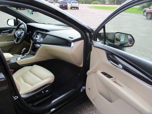 Used 2018 Cadillac XT5 FWD image 26