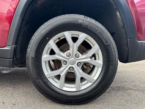 Used 2023 Jeep Grand Cherokee Limited image 4