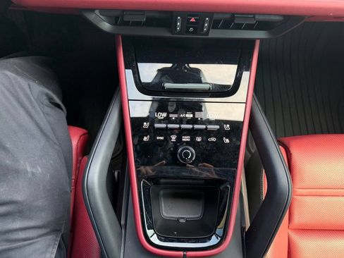 Certified 2025 Porsche Cayenne AWD/4WD image 16