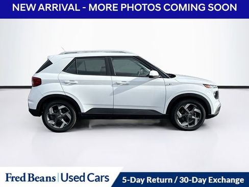 Used 2023 Hyundai Venue SEL image 8