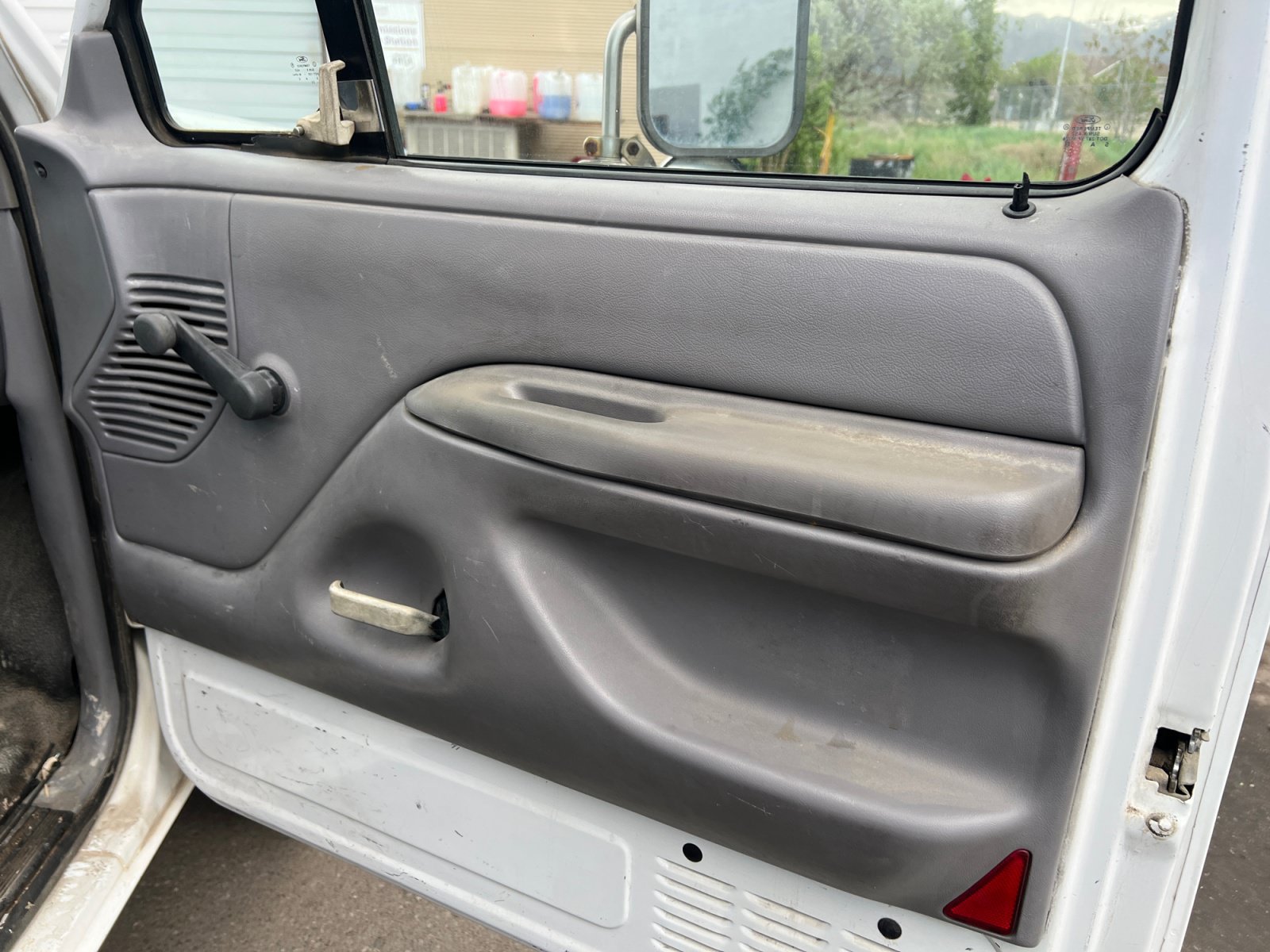 Used 1996 Ford F450 2WD Regular Cab Super Duty image 16