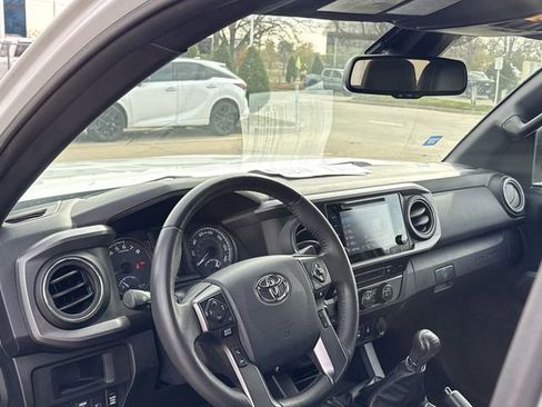 Used 2019 Toyota Tacoma TRD Off-Road image 19