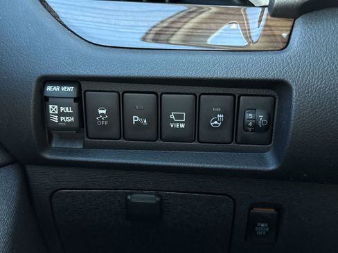 Used 2020 Toyota Sienna Limited Premium w/ Carpet Mat Package AWD/4WD image 22