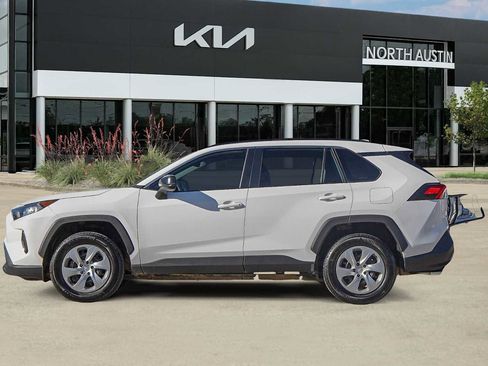 Used 2021 Toyota RAV4 LE image 4
