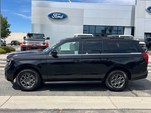 Used 2025 Ford Expedition Active AWD/4WD image 3