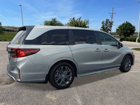 New 2026 Honda Odyssey Touring image 5