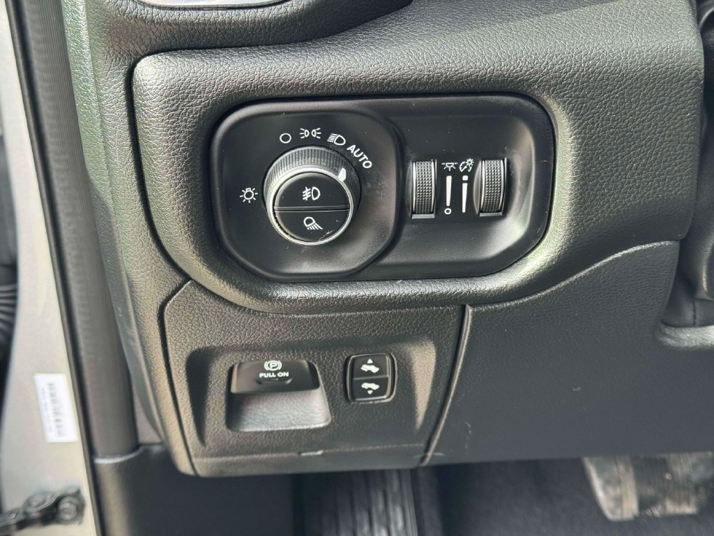 Used 2025 RAM 1500 Laramie AWD/4WD image 21