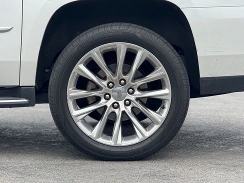 Used 2020 Cadillac Escalade ESV Luxury image 3