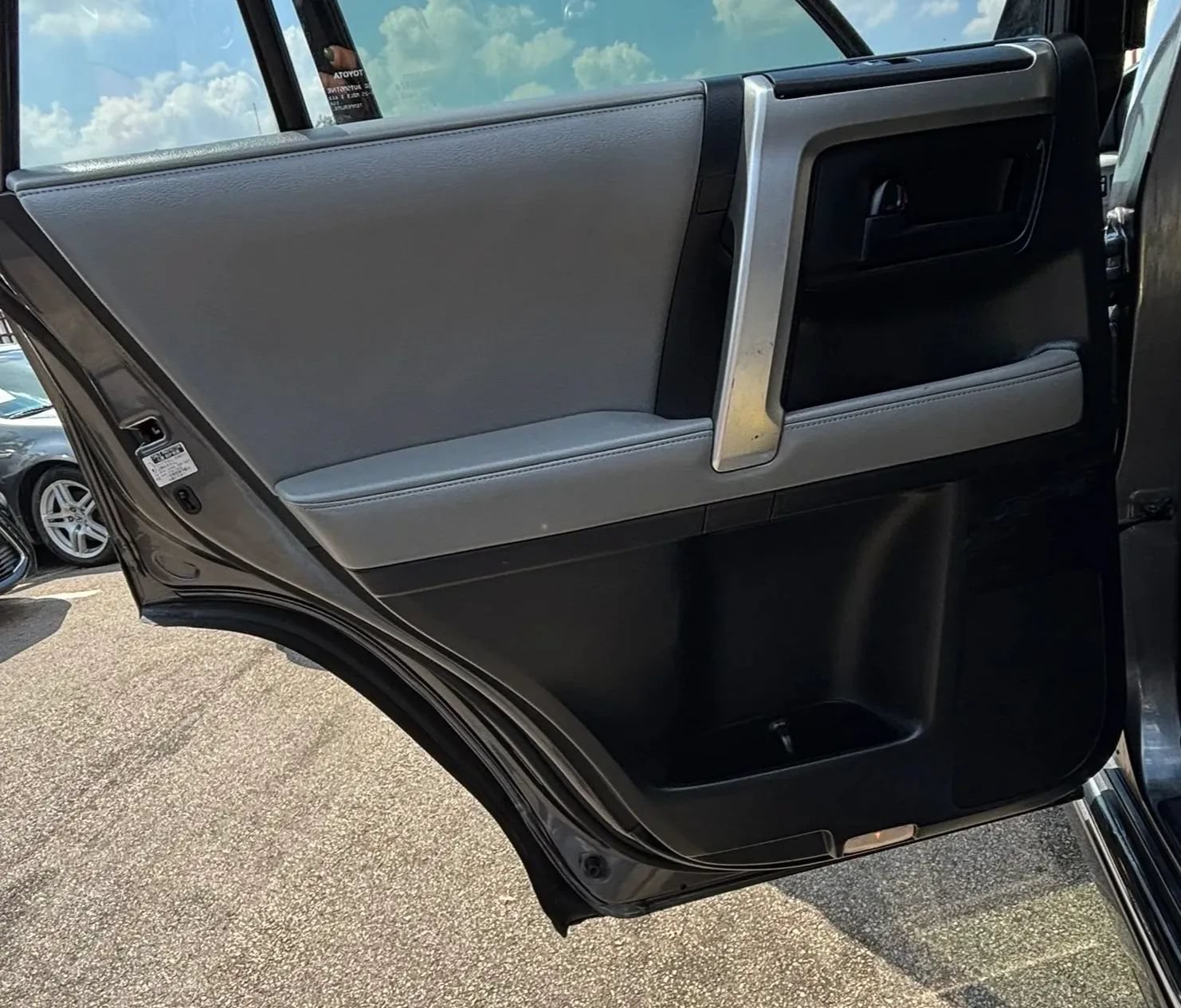 Used 2011 Toyota 4Runner SR5 w/ Premium Pkg w/Leather RWD image 19