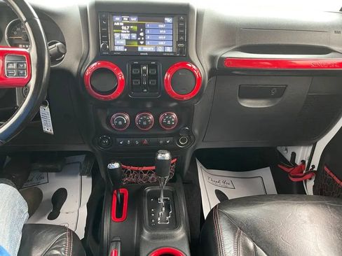 Used 2017 Jeep Wrangler Unlimited Rubicon AWD/4WD image 28