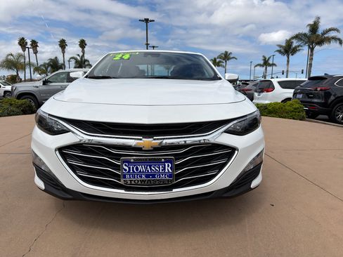 Used 2024 Chevrolet Malibu LT FWD image 2