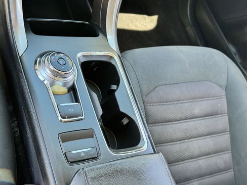 Used 2017 Ford Fusion SE w/ Fusion SE Technology Package FWD image 22