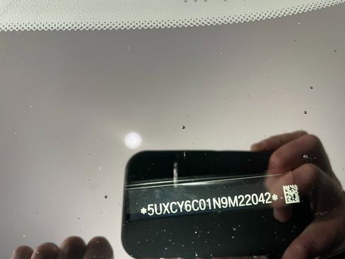 Used 2022 BMW X6 xDrive40i w/ M Sport Package image 32