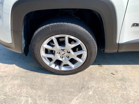 Used 2023 Jeep Renegade Latitude AWD/4WD image 10