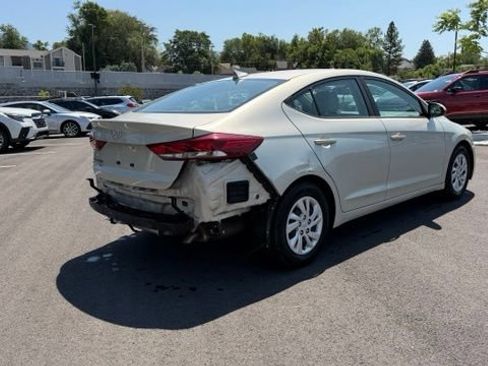 Used 2017 Hyundai Elantra SE FWD image 3