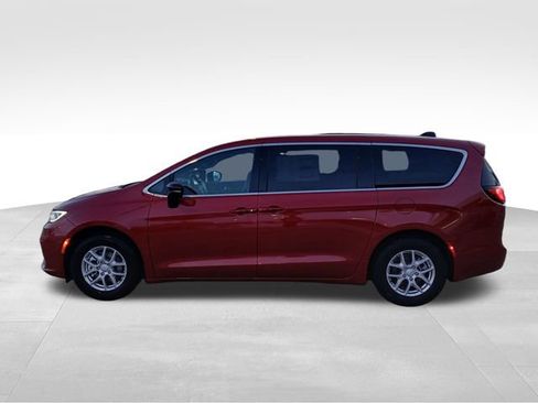 New 2026 Chrysler Pacifica Select image 2