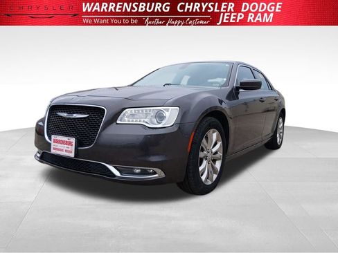 Used 2015 Chrysler 300 Limited w/ Driver Convenience Group image 8