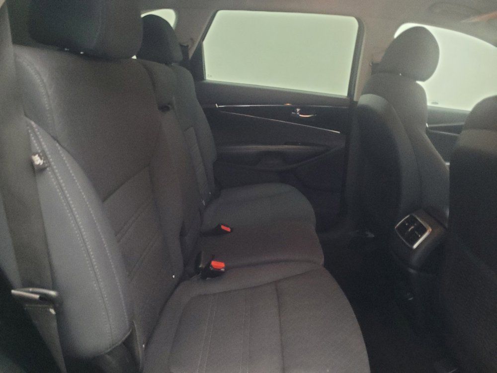 Used 2018 Kia Sorento FWD image 19